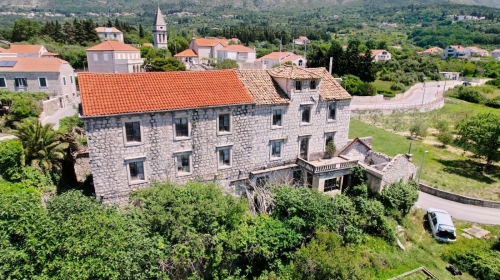 EKSKLUZIVNA PRODAJA | Povijesni ljetnikovac iz 17. st. na atraktivnoj poziciji u blizini Dubrovnika | Potencijal